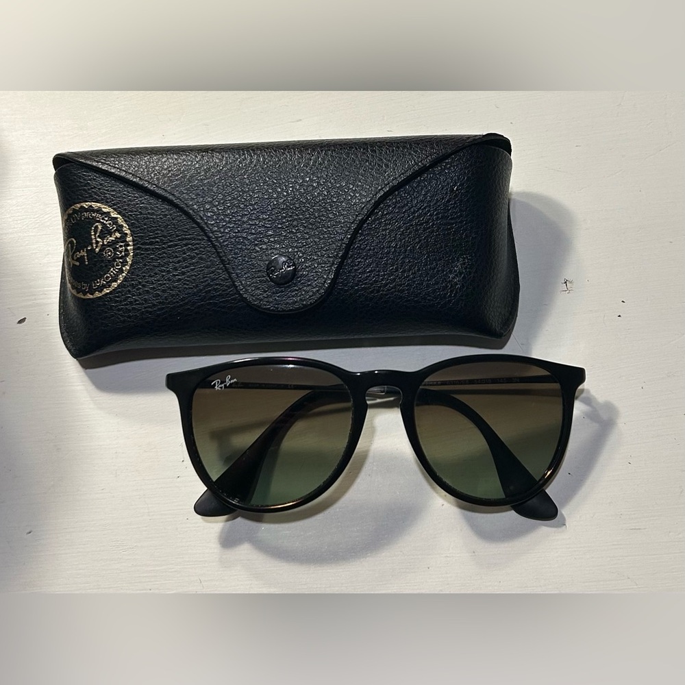 Black Ray Bans — incredible condition